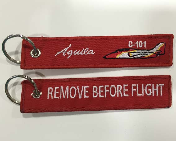 Llavero tela Remove Before Flight Patrulla Águila C-101 rojo